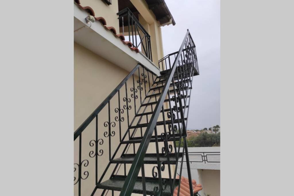 Artemis Penthouse 10 Minute From National Airport Villa Ngoại thất bức ảnh