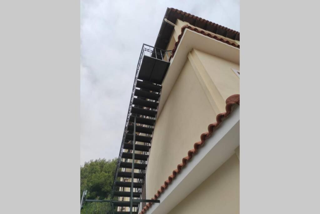 Artemis Penthouse 10 Minute From National Airport Villa Ngoại thất bức ảnh